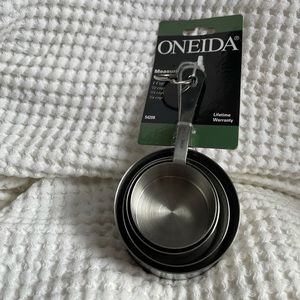 *NWT* Oneida dry measuring cups